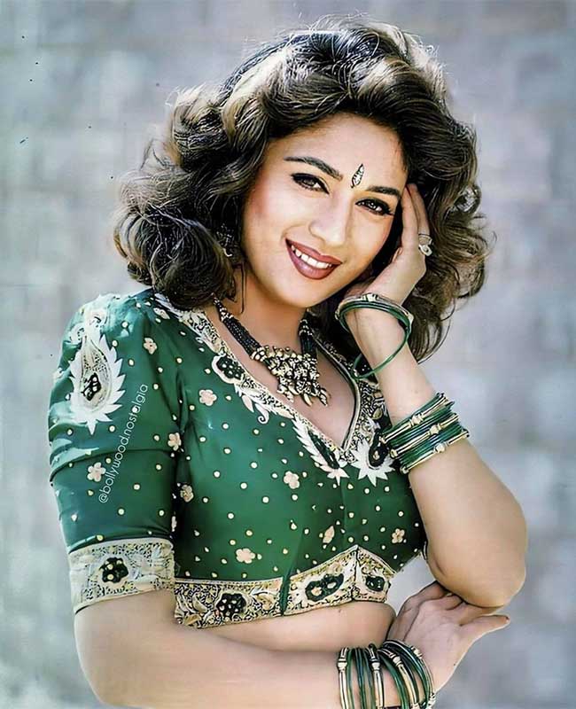 {Madhuri Dixit Biography in hindi, Madhuri Dixit Birth, Madhuri Dixit Boyfriend, Madhuri Dixit Husband,  Madhuri Dixit Wedding, Madhuri Dixit Family, Madhuri Dixit Education, Madhuri Dixit Religion, Madhuri Dixit Caste, Madhuri Dixit Age,  Madhuri Dixit Profession, Madhuri Dixit Income}